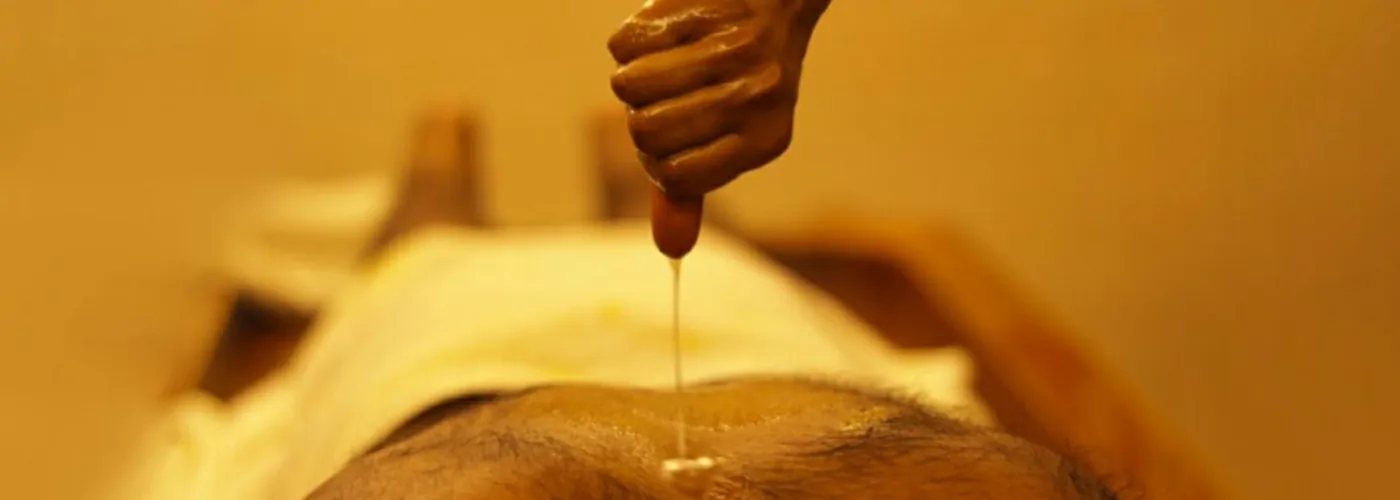 Pizhichil (Sarvanga Dhara) – The Ultimate Ayurvedic Oil Bath Therapy