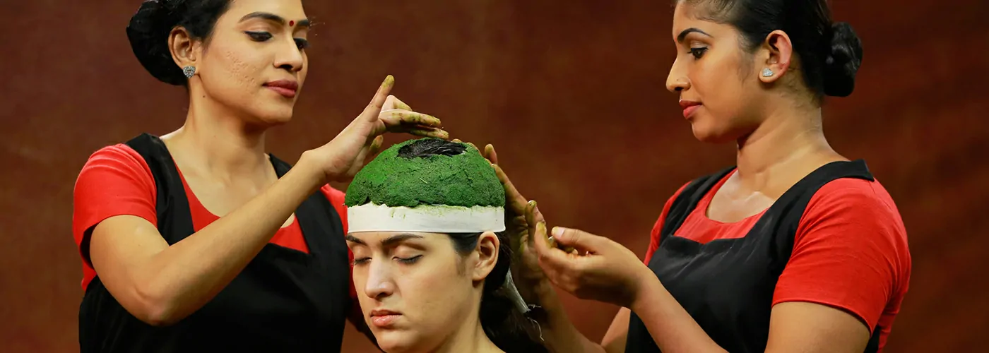 Thala Pothichil – Ayurvedic Scalp Therapy